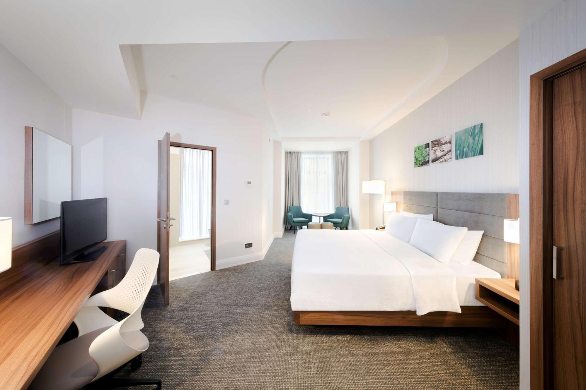 Hilton Garden Inn Bucharest Old Town Exterior foto
