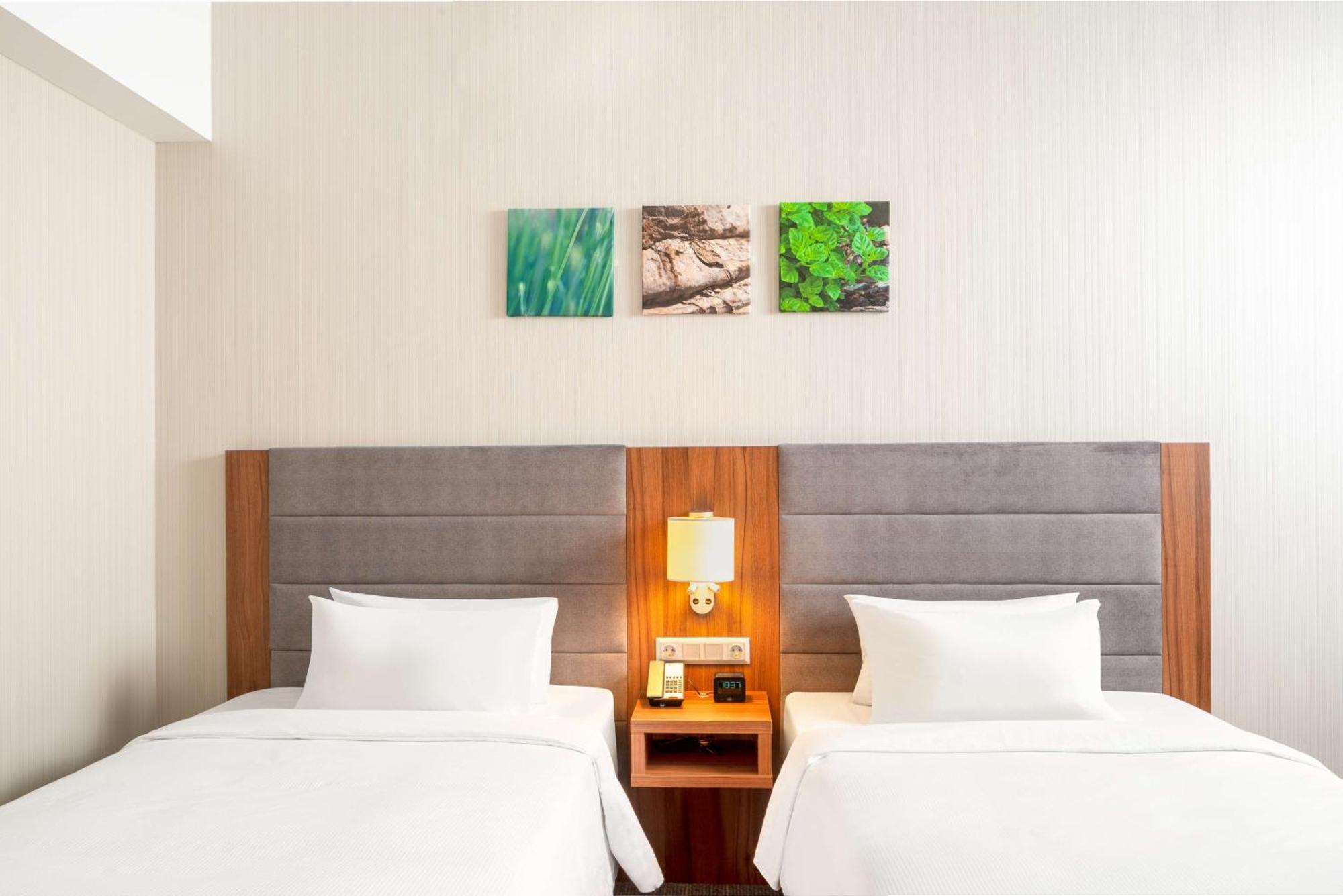 Hilton Garden Inn Bucharest Old Town Exterior foto