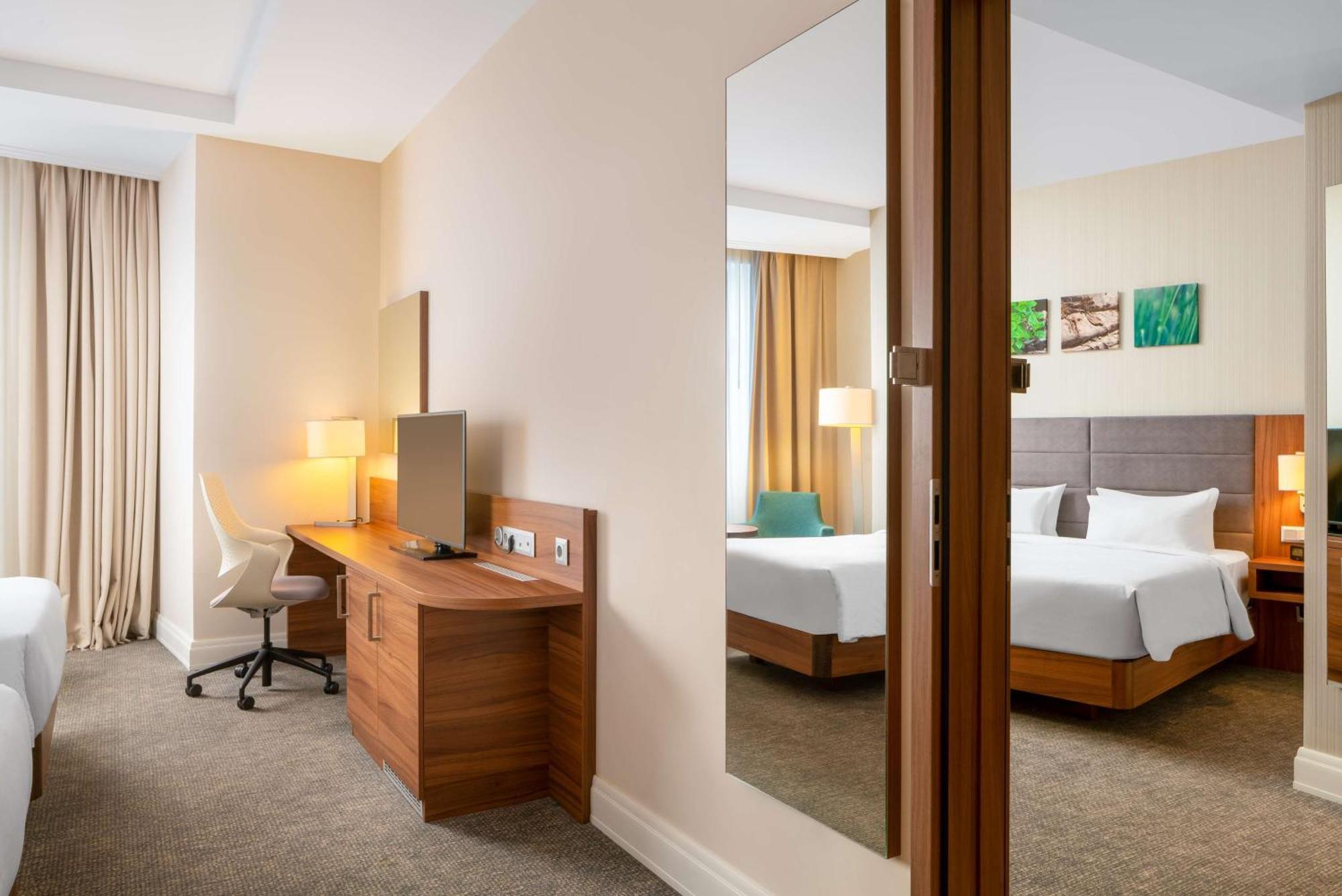 Hilton Garden Inn Bucharest Old Town Exterior foto